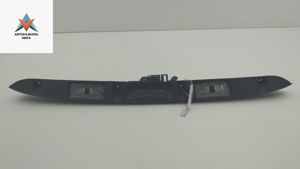 накладка подсветки номера BMW 3 серия E46 1999, 2.5 л., бензин, МКПП, чёрный, седан, 8208504 - фото №1