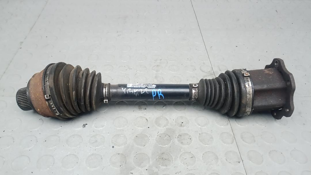 полуось передняя правая (приводной вал, ШРУС) Audi A5 8T 2010, 2.0 л., TFSI, бензин, МКПП, хетчбэк 5 дв. - фото №1