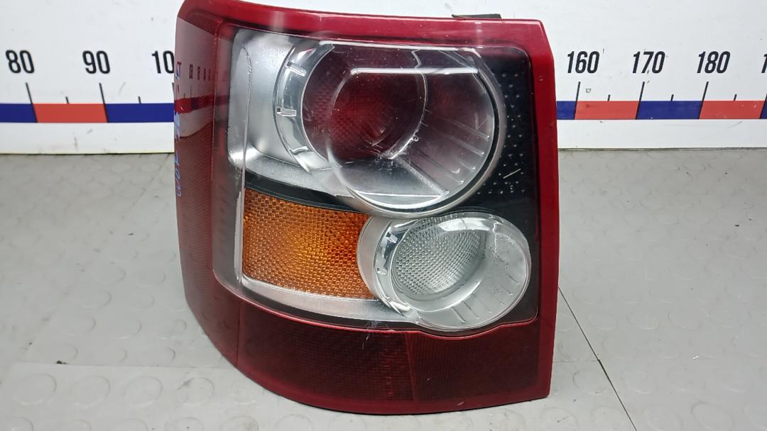 фонарь задний левый Land Rover Range Rover Sport 1 поколение 2008, 2.7 л., TDVM, дизель, АКПП, внедорожник 5 дв. - фото №1