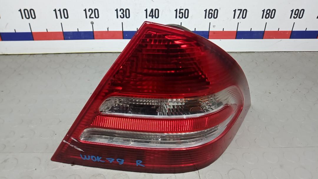 фонарь задний правый Mercedes-Benz C-Класс W204/S204 2006, 2.2 л., D C220 CDI, дизель, АКПП, седан - фото №1