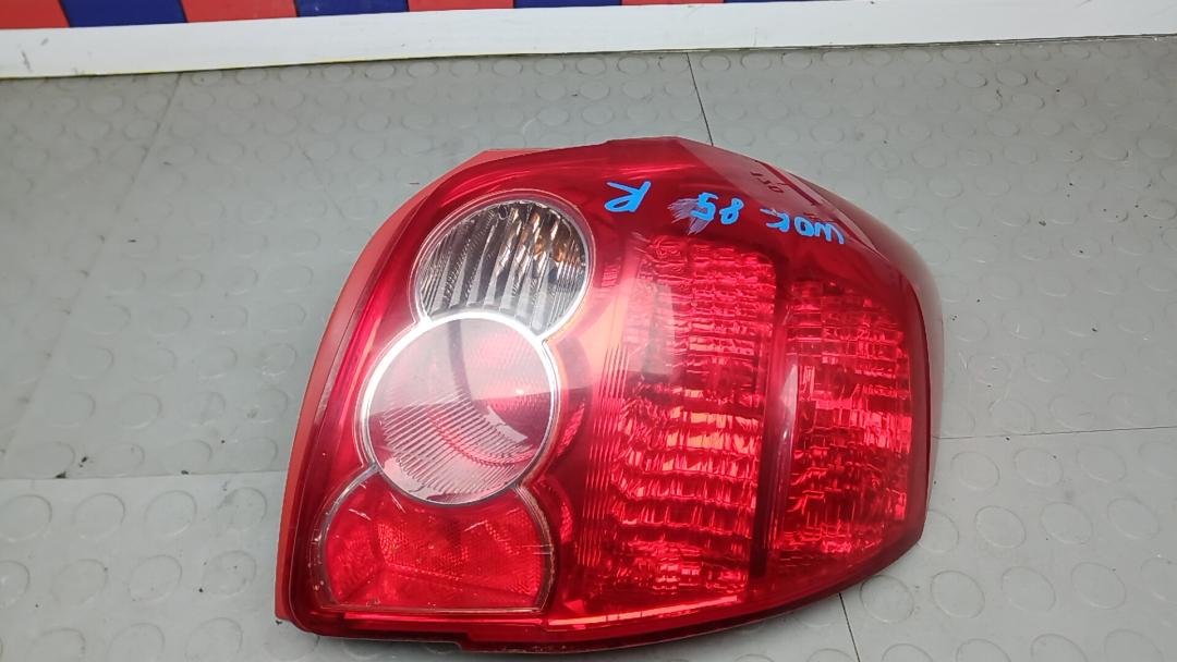 фонарь задний правый Toyota Auris 1 поколение 2007, 2.0 л., дизель, МКПП, хетчбэк 5 дв. - фото №1