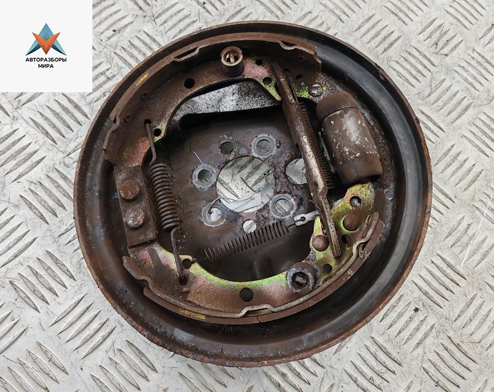 защитный кожух тормозного механизма Volkswagen Vento 1 поколение 1997, 1.6 л., бензин, АКПП, зелёный, седан - фото №1