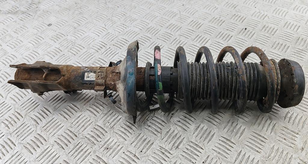 стойка передняя Volkswagen Vento 1997, 1.6 л., бензин, АКПП, зелёный, седан, 1H0413031