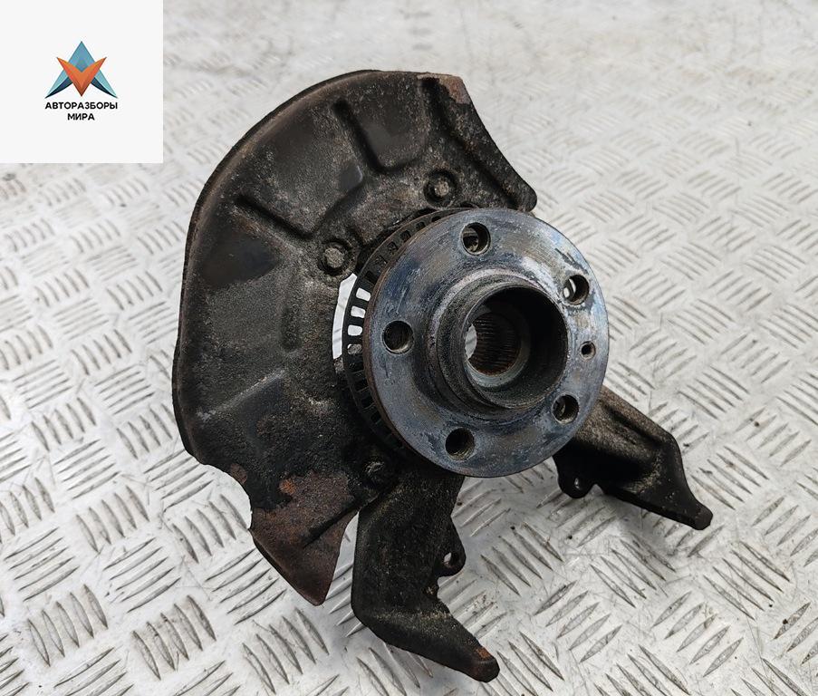 ступица передняя правая Volkswagen Bora 1 поколение 2001, 1.6 л., бензин, МКПП, серый, универсал - фото №1