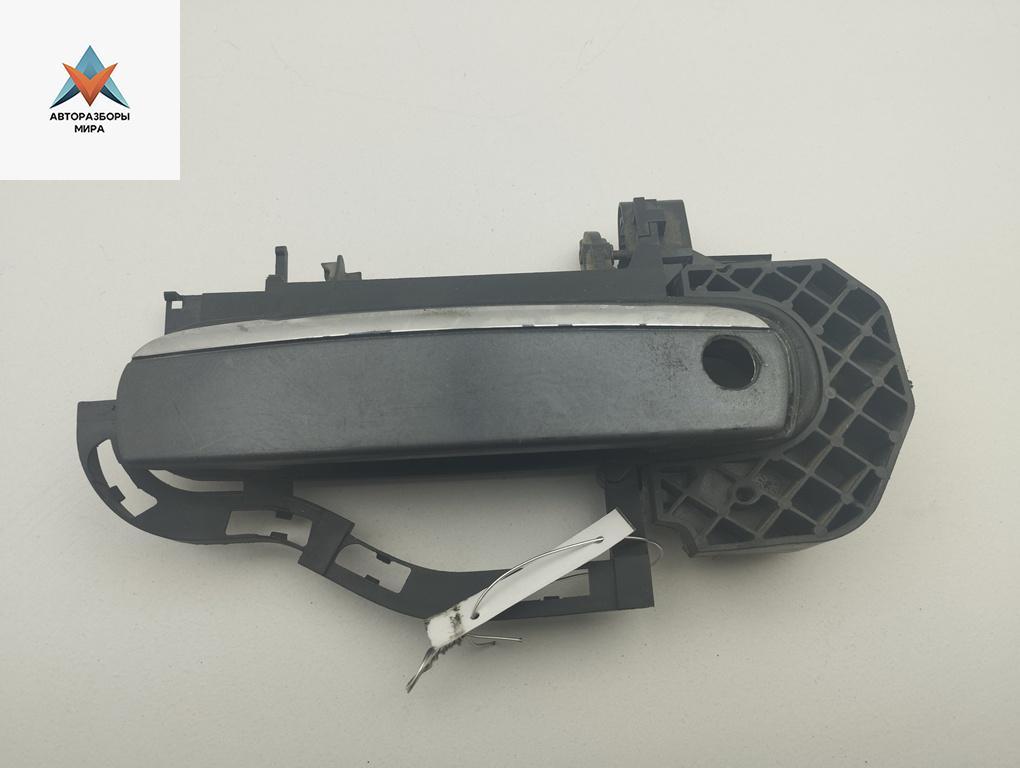 ручка наружная передняя левая Audi A6 4F/C6 2004, 2.0 л., дизель, МКПП, чёрный, седан, 4F0837885 - фото №1