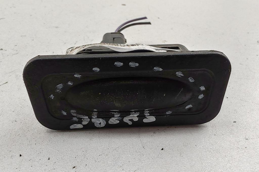 кнопка открытия багажника Renault Scenic 2 поколение 2004, 2.0 л., бензин, МКПП, зелёный, минивэн, 8200076258 - фото №1