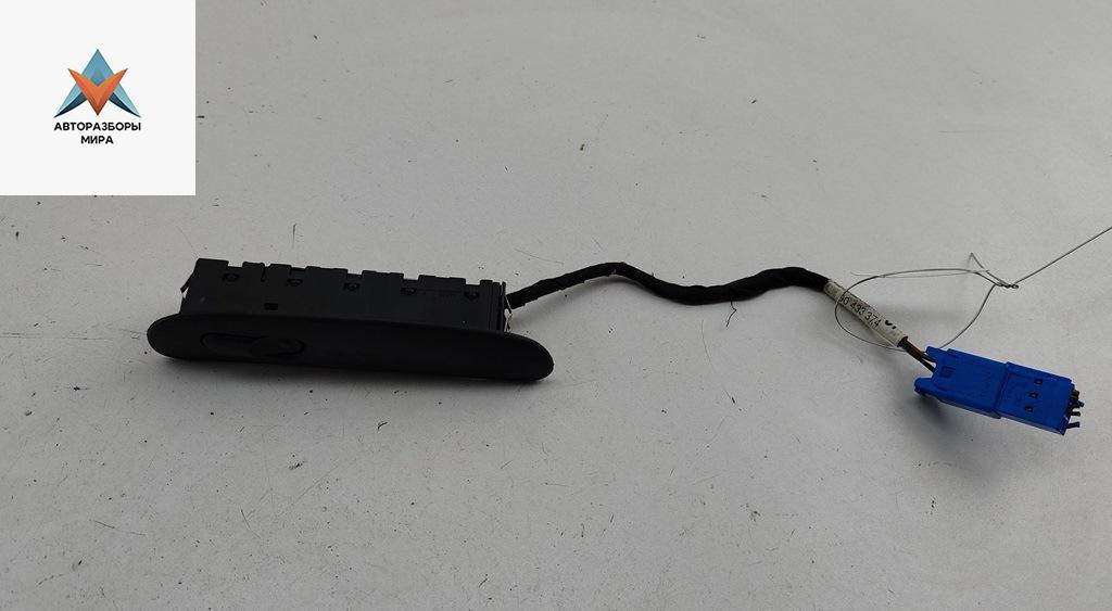 кнопка стеклоподъемника переднего правого Opel Vectra B 1998, 1.8 л., бензин, МКПП, серый, седан, 4953312 - фото №1