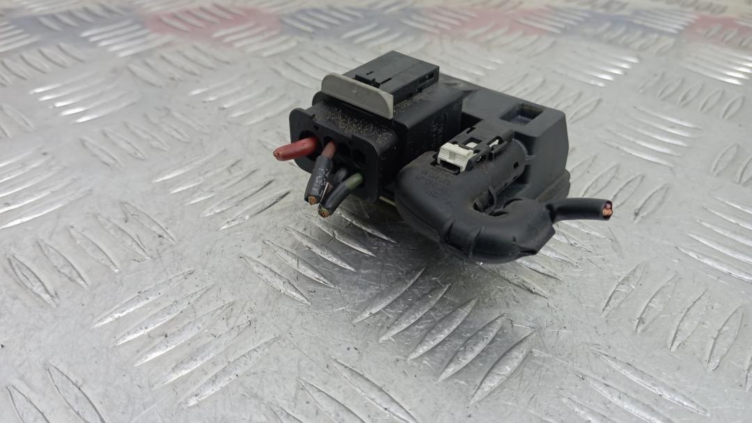 реле накала свечей BMW 5 серия F07/F10/F11 2012, 2.0 л., 520d, дизель, МКПП, универсал, 857008702 - фото №1