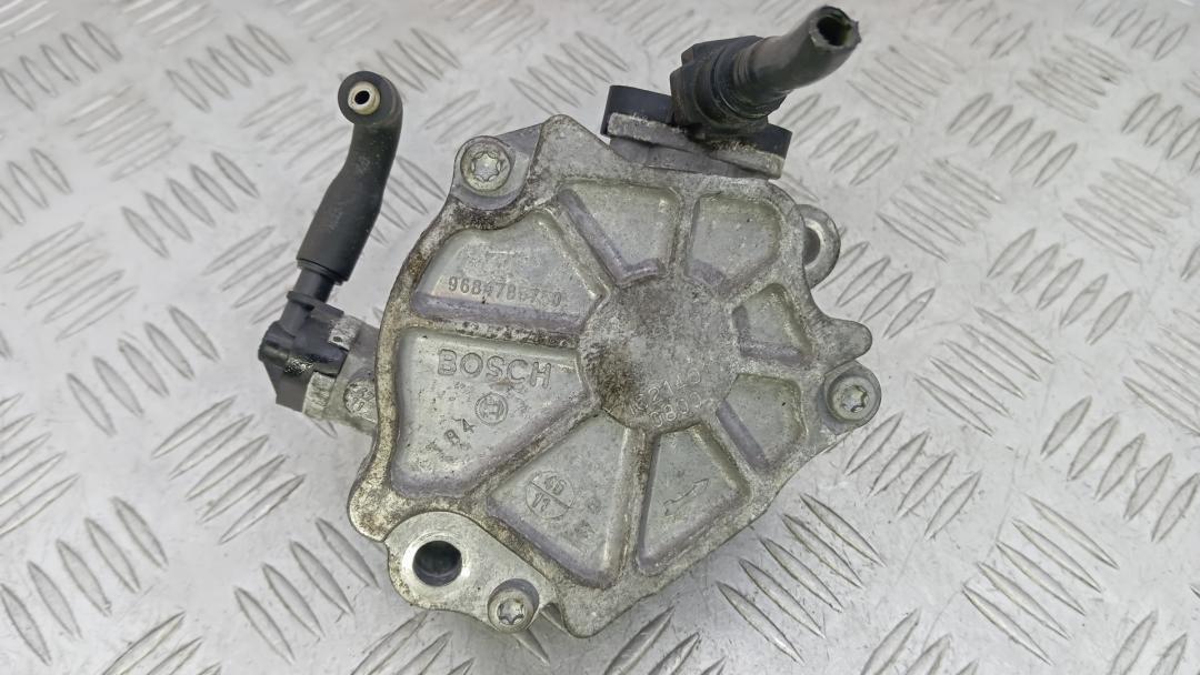 насос вакуумный Ford Focus 3 поколение 2012, 1.6 л., TDCi, дизель, МКПП, хетчбэк 5 дв., 9684786780 - фото №1