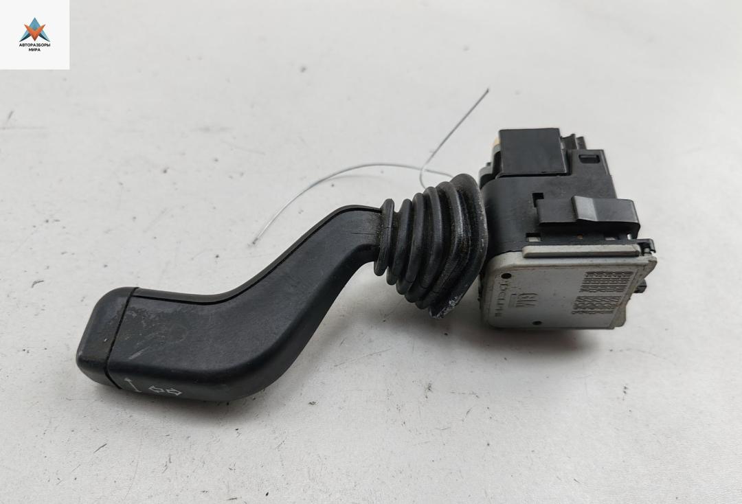 переключатель поворотов Opel Omega B 1995, 2.0 л., бензин, МКПП, красный, седан, 09181010 - фото №1