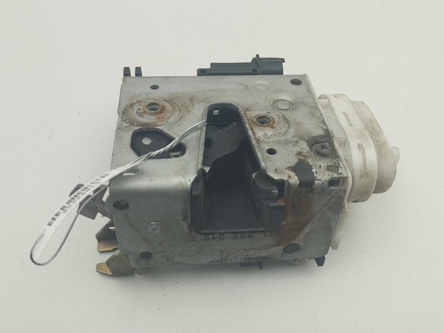 замок двери передней левой Audi A4 B5 2001, 2.4 л., бензин, МКПП, синий, универсал, 8D1837015F