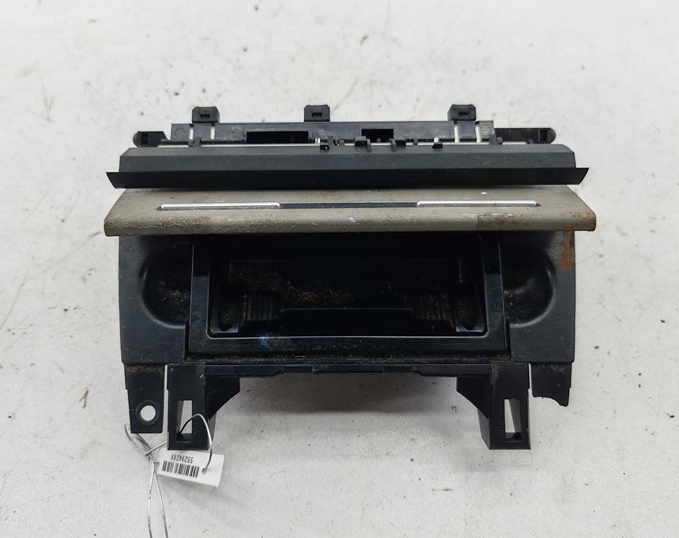 пепельница Audi A4 B7 2005, 2.0 л., дизель, АКПП, синий, универсал, 8E0857951J - фото №1