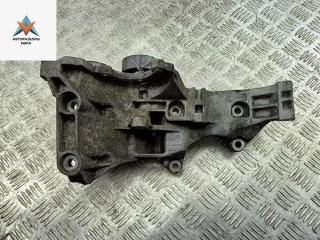 кронштейн генератора Audi A4 B7 2005, 2.0 л., дизель, АКПП, синий, универсал, 03G903143D