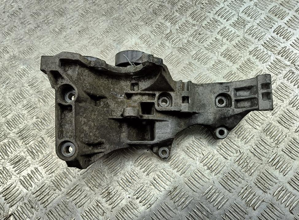 кронштейн генератора Audi A4 B7 2005, 2.0 л., дизель, АКПП, синий, универсал, 03G903143D - фото №1