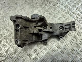 кронштейн генератора Audi A4 B7 2005, 2.0 л., дизель, АКПП, синий, универсал, 03G903143D