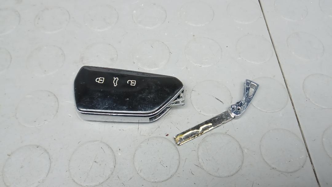 ключ-карта Skoda Octavia 4 поколение 2024, 1.0 л., бензин, АКПП, универсал, 5E3959753B, 5H0937048 - фото №1
