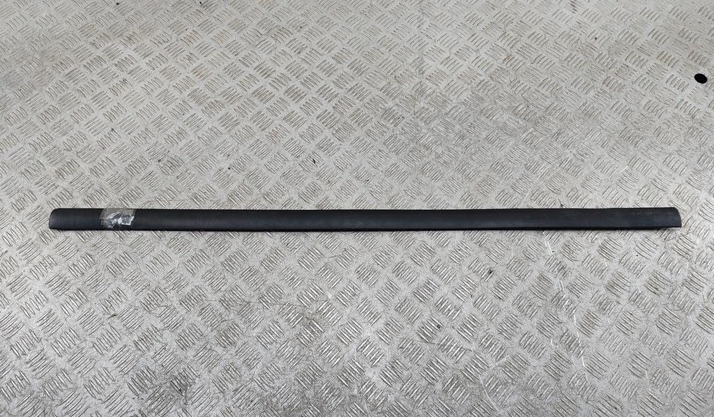 молдинг двери передней левой Volkswagen Passat B5+ (GP) 2001, 1.8 л., бензин, АКПП, серый, седан, 3B0853515