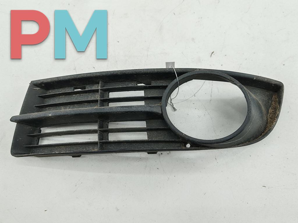 рамка фары противотуманной левой Volkswagen Touran 1 поколение 2004, 2.0 л., дизель, МКПП, серый, минивэн, 1T0853665A - фото №1