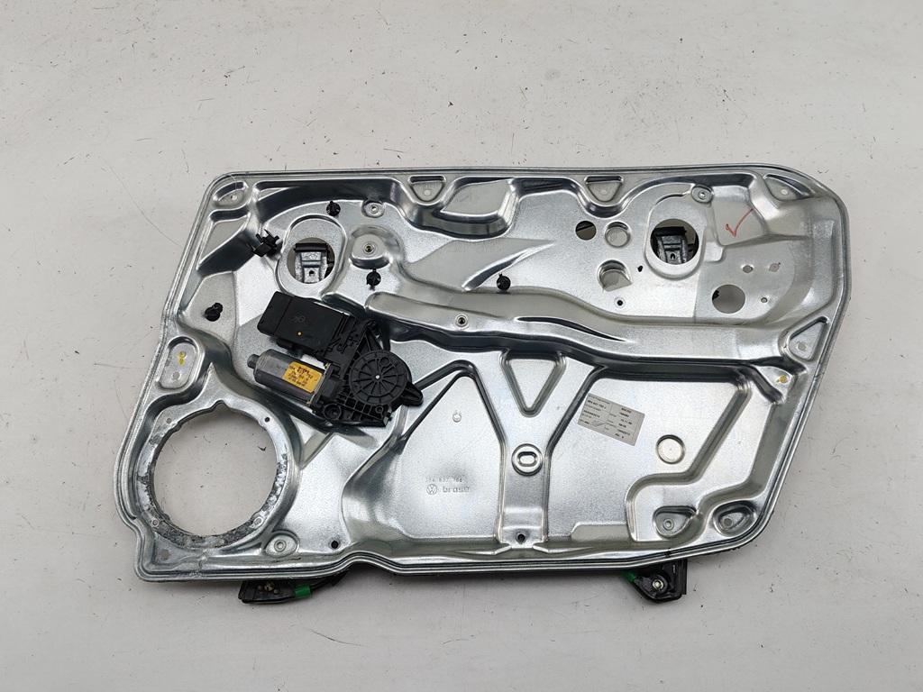 стеклоподъемник электрический передний правый Volkswagen Passat B5 1997, 1.6 л., бензин, МКПП, серый, седан, 3B4837752J - фото №1