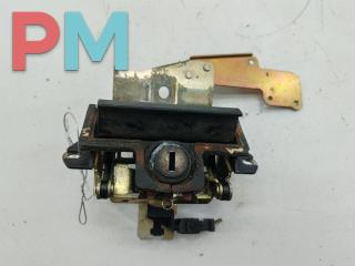 кнопка открытия багажника Skoda Octavia mk1 (A4 1U) 2001, 2.0 л., бензин, МКПП, чёрный, универсал, 1U98275656