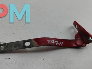 петля капота левая Volkswagen Passat B4 1995, красный, универсал, 3A0823301A