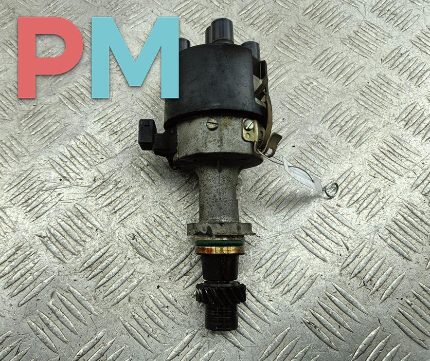 распределитель зажигания (трамблёр) Volkswagen Passat B5 1997, 1.6 л., бензин, МКПП, красный, универсал, 050905205AS - фото №1