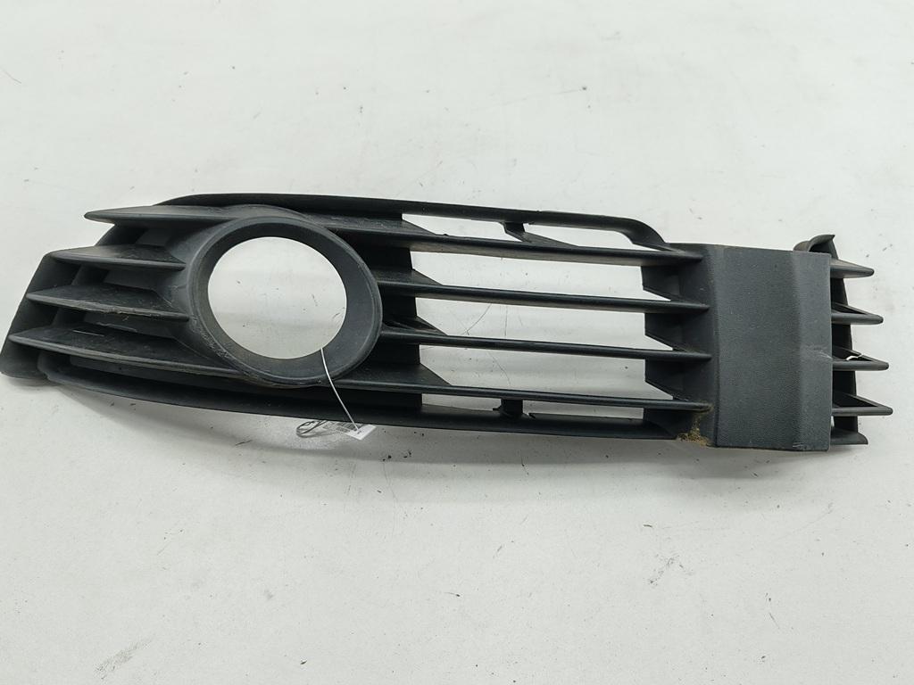 рамка фары противотуманной левой Volkswagen Passat B5+ (GP) 2002, 1.9 л., дизель, МКПП, серый, универсал, 3B0853665