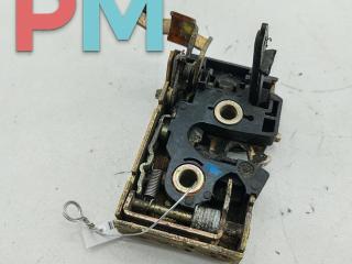 замок двери передней правой Volkswagen Passat B4 1994, 1.8 л., бензин, МКПП, синий, универсал, 357837016G