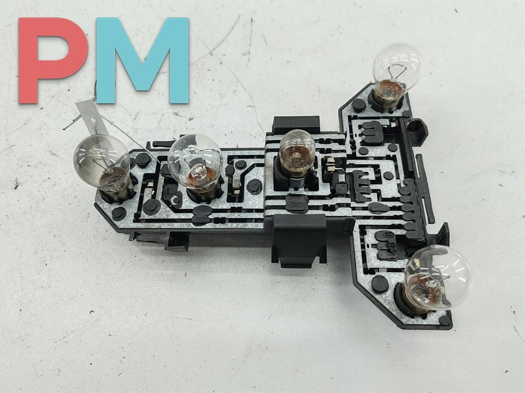 Плата фонаря заднего правого Volkswagen Golf 4 поколение 2000, 2.0 л., бензин, МКПП, чёрный, хетчбэк 3 дв., 1J6945257 - фото №1