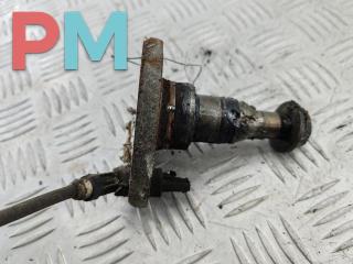 Цапфа задняя (ось ступицы) Volkswagen Passat B4 1995, 1.8 л., бензин, МКПП, красный, универсал