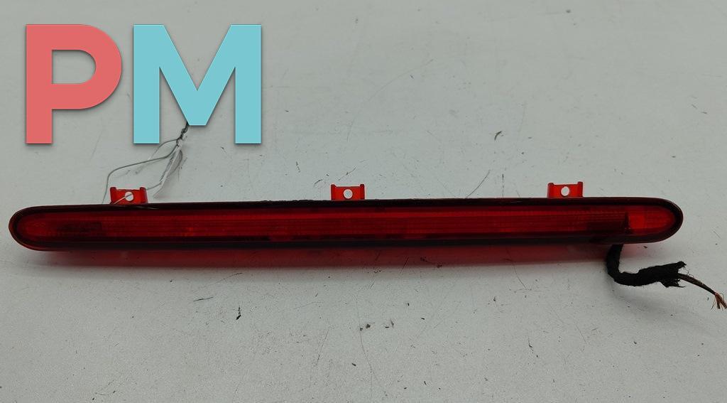 стоп-сигнал Volkswagen Touran 1 поколение 2005, 2.0 л., дизель, МКПП, чёрный, минивэн, 1T0945097 - фото №1