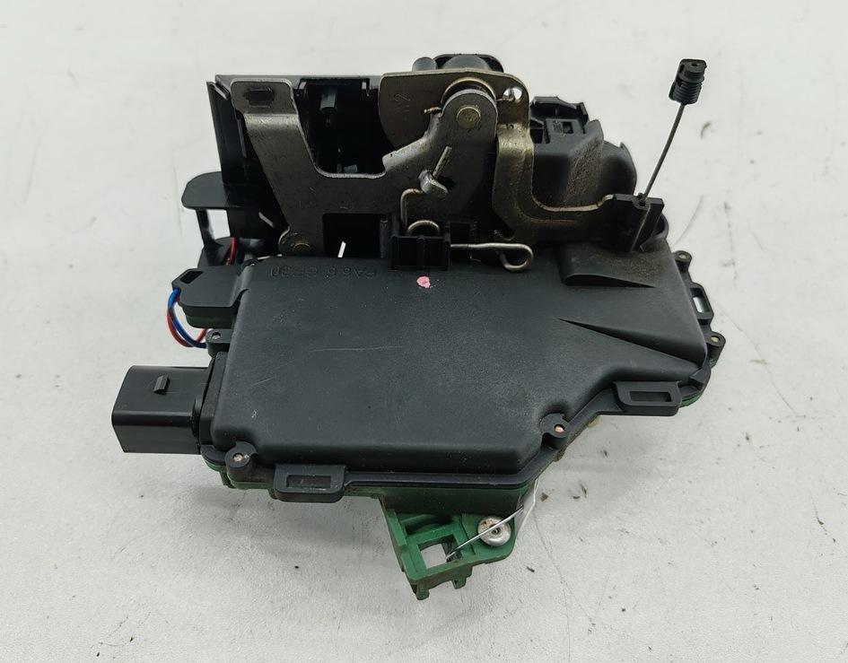 замок двери задней правой Volkswagen Passat B5+ (GP) 2002, 1.6 л., бензин, МКПП, серый, седан, 3B4839016M