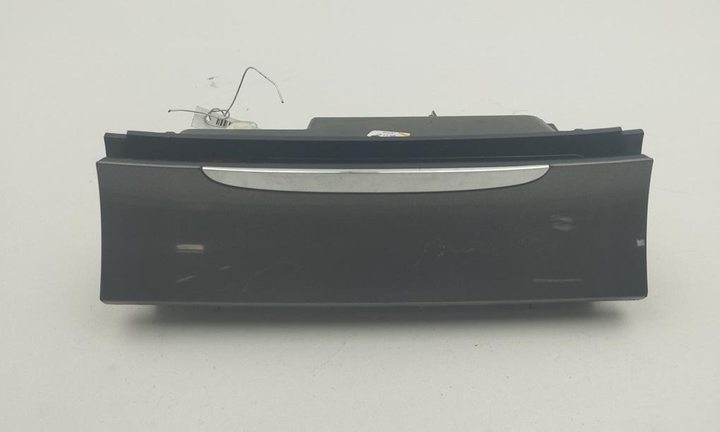 пепельница Volkswagen Passat B6 2007, 1.9 л., дизель, МКПП, чёрный, универсал, 3C0857961