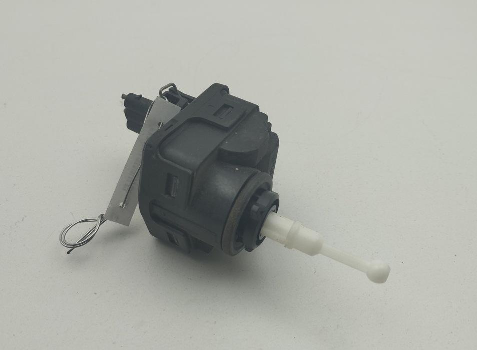 корректор фар Volkswagen Passat B5 1997, 1.6 л., бензин, МКПП, зелёный, универсал, 3A0941295