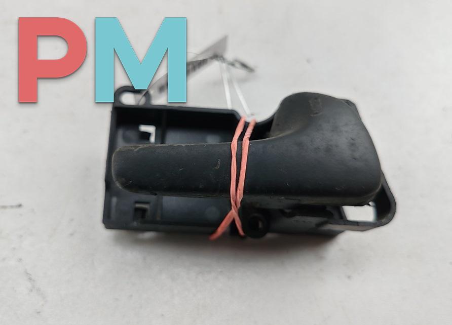 ручка внутренняя задняя правая Volkswagen Passat B4 1994, 1.8 л., бензин, МКПП, синий, универсал, 3A0837236 - фото №1