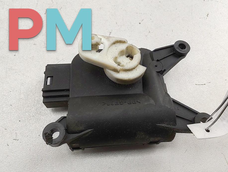 моторчик заслонки печки Volkswagen Passat B6 2009, 2.0 л., дизель, АКПП, серый, универсал, 3C1907511A - фото №1