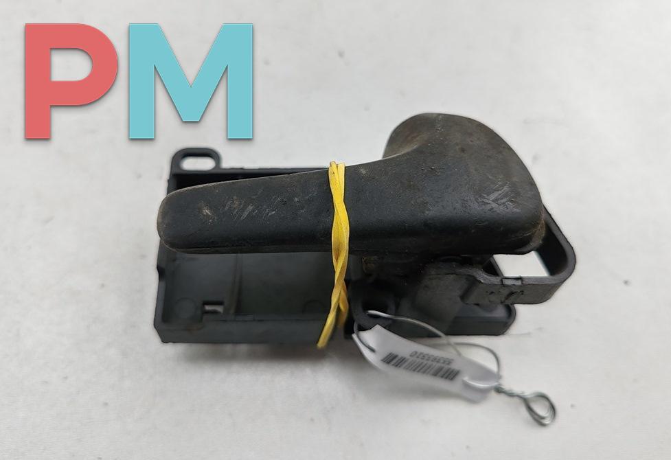 ручка внутренняя передняя правая Volkswagen Passat B4 1995, 1.8 л., бензин, МКПП, красный, универсал, 3A0837236 - фото №1
