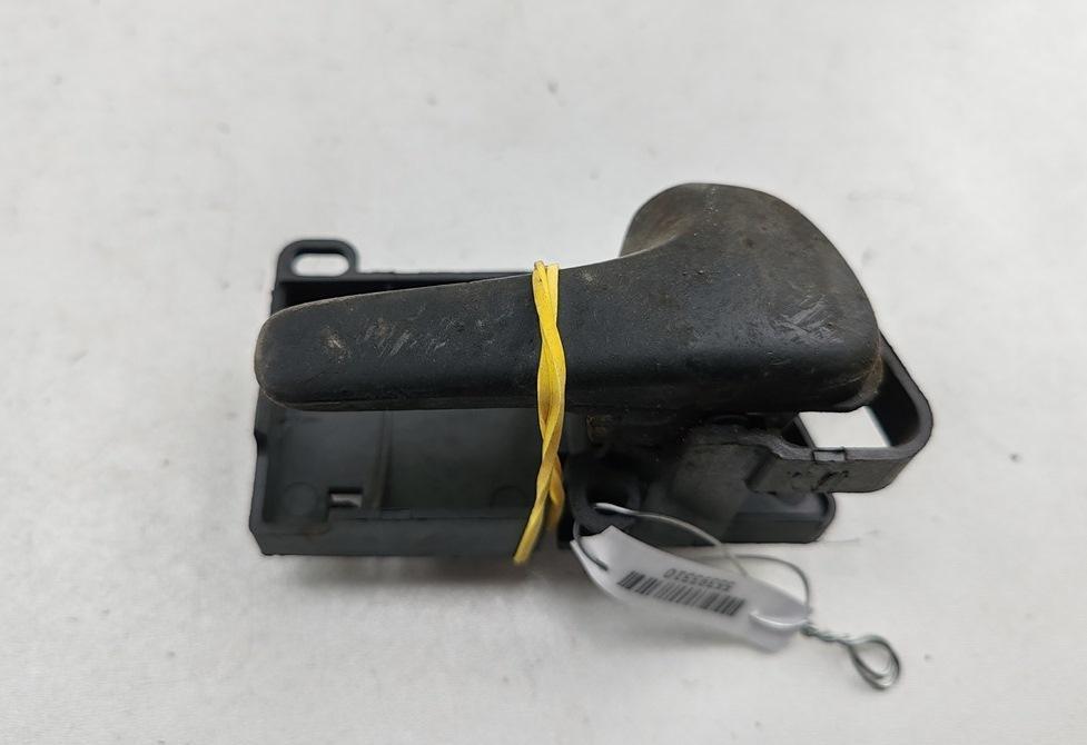 ручка внутренняя передняя правая Volkswagen Passat B4 1995, 1.8 л., бензин, МКПП, красный, универсал, 3A0837236 - фото №1