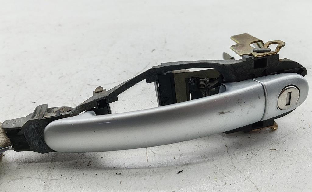 ручка наружная передняя левая Volkswagen Passat B5+ (GP) 2003, 1.8 л., бензин, АКПП, серый, седан