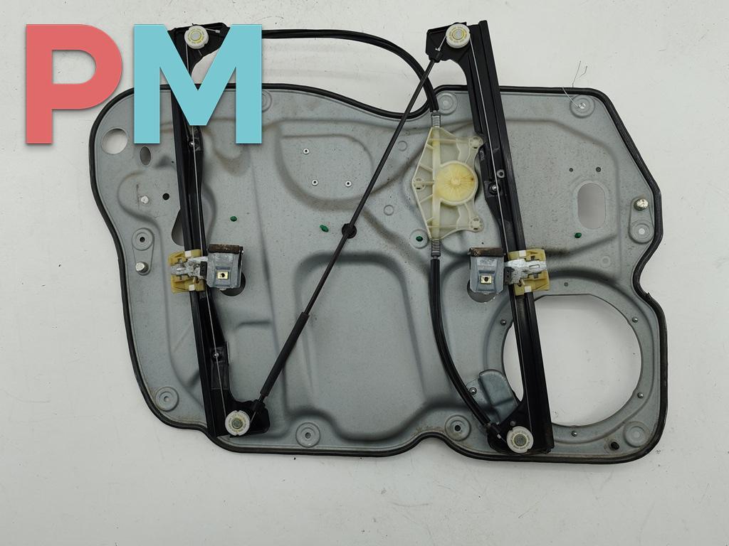 стеклоподъемник передний правый Volkswagen Caddy 3 поколение 2005, 2.0 л., дизель, МКПП, белый, фургон, 1T0837756H - фото №1
