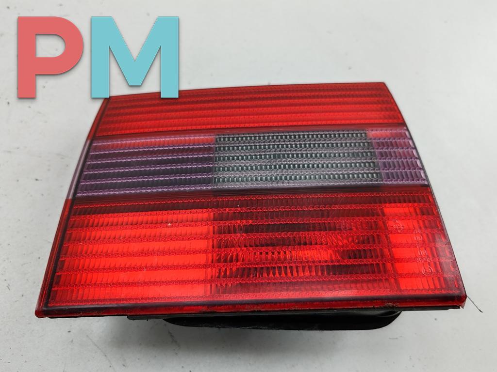 фонарь крышки багажника левый Volkswagen Passat B4 1995, 1.8 л., бензин, МКПП, красный, универсал, 3A9945107B - фото №1