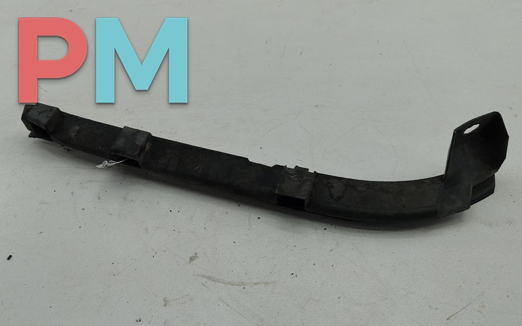 кронштейн переднего бампера Volkswagen Passat B4 1994, 1.8 л., бензин, МКПП, синий, универсал - фото №1