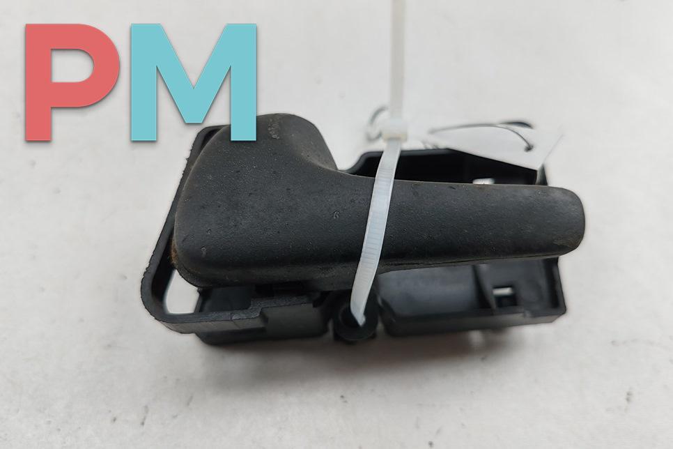 ручка внутренняя задняя левая Volkswagen Passat B4 1994, 1.8 л., бензин, МКПП, синий, универсал, 3A0837235 - фото №1