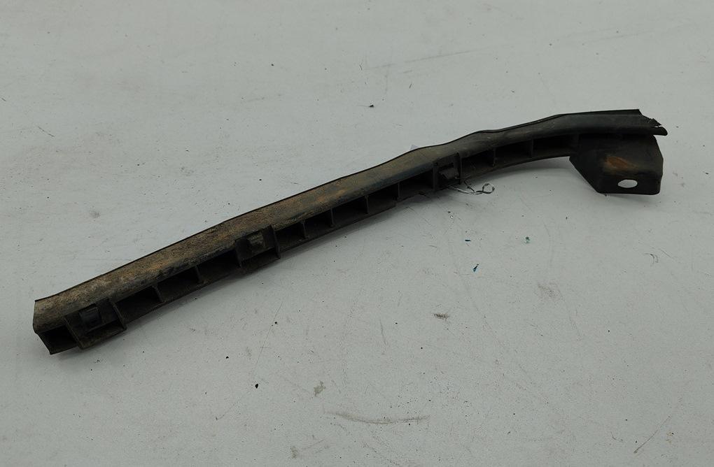 кронштейн переднего бампера Volkswagen Passat B4 1995, 1.8 л., бензин, МКПП, красный, универсал, 3A0807183A - фото №1