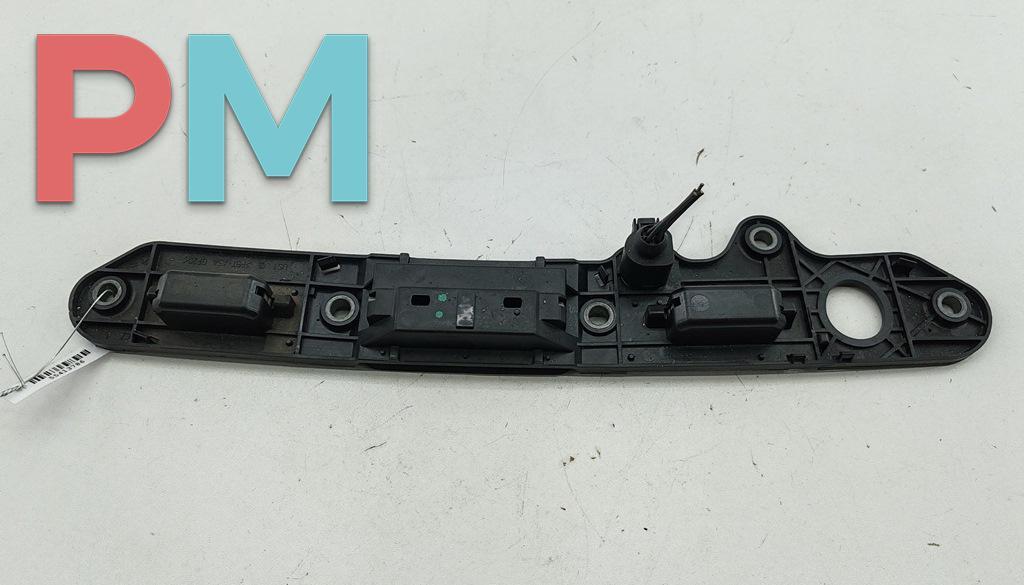 накладка подсветки номера Volkswagen Passat B6 2006, 1.6 л., бензин, МКПП, синий, универсал - фото №1
