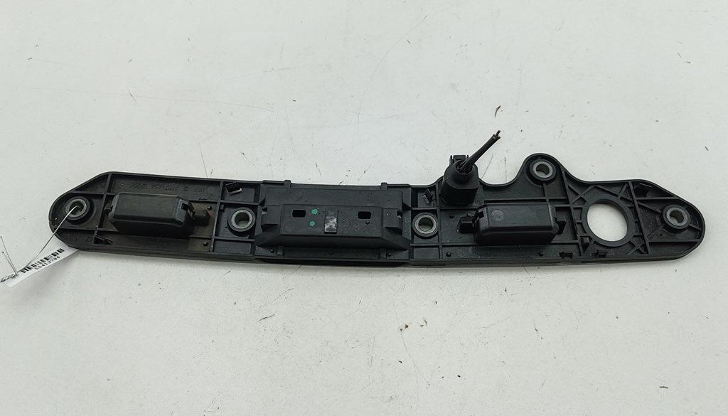 накладка подсветки номера Volkswagen Passat B6 2006, 1.6 л., бензин, МКПП, синий, универсал - фото №1