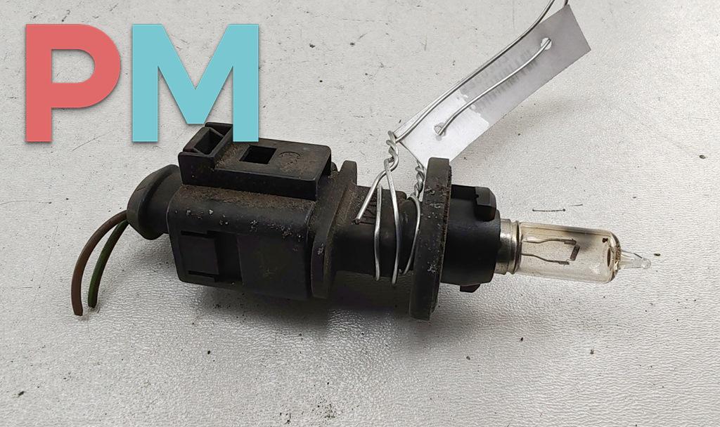 Патрон лампы указателя поворота Volkswagen Passat B6 2007, 1.9 л., дизель, МКПП, чёрный, универсал - фото №1