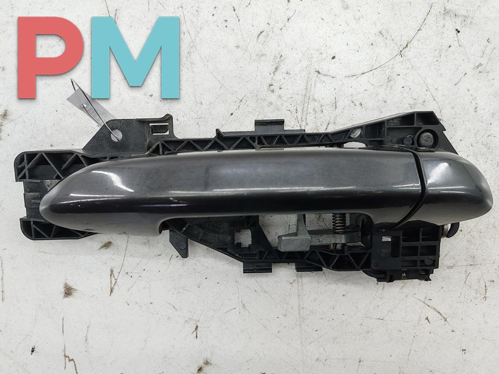 ручка наружная передняя правая Volkswagen Passat B6 2006, 2.0 л., бензин, МКПП, серый, седан - фото №1