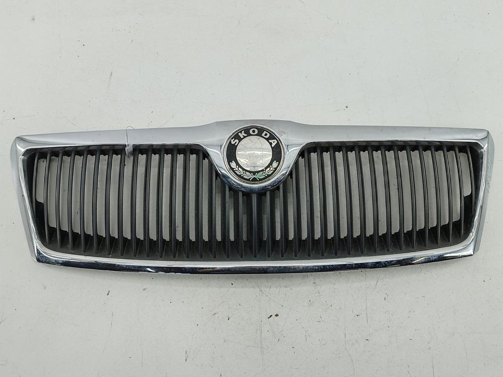 решетка радиатора Skoda Octavia mk2 (A5 1Z) 2008, серый, хетчбэк 5 дв., 1Z0853668