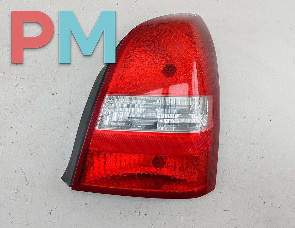 фонарь задний правый Nissan Primera P12 2002, 1.8 л., бензин, МКПП, серый, седан - фото №1